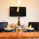 Wohnen Sie Im Herzen Westerlands, In Einer Komplett Neu Renovierten 1-Zimmer Wohnung