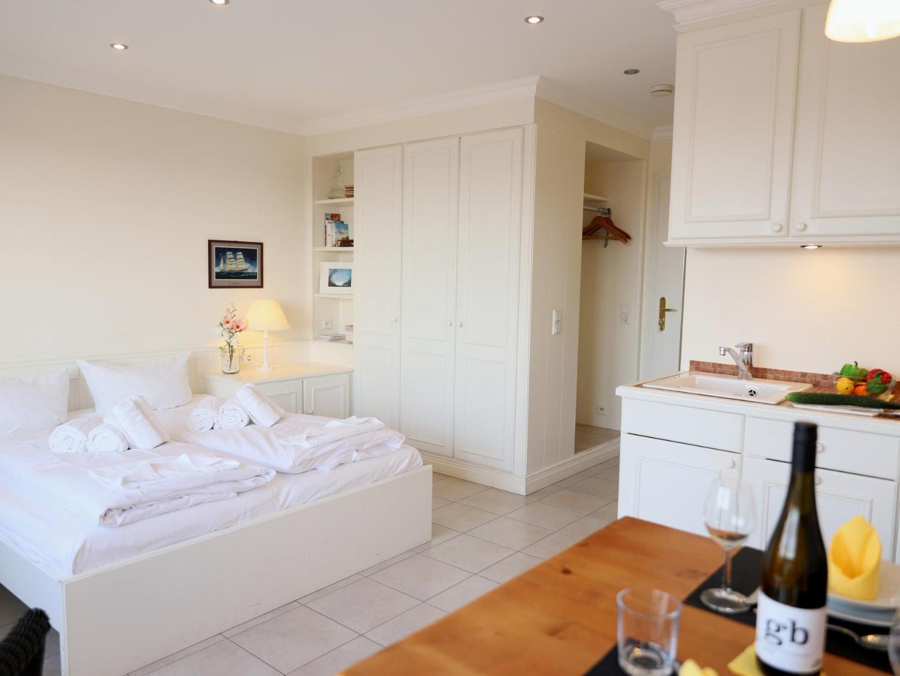 Wohnen Sie Im Herzen Westerlands, In Einer Komplett Neu Renovierten 1-zimmer